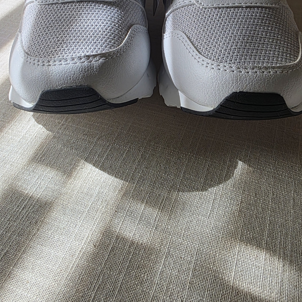 New Balance 311 V2 White Running Shoes W/irridecent logo BRAND NEW NWT UNWORN - Picture 9 of 10